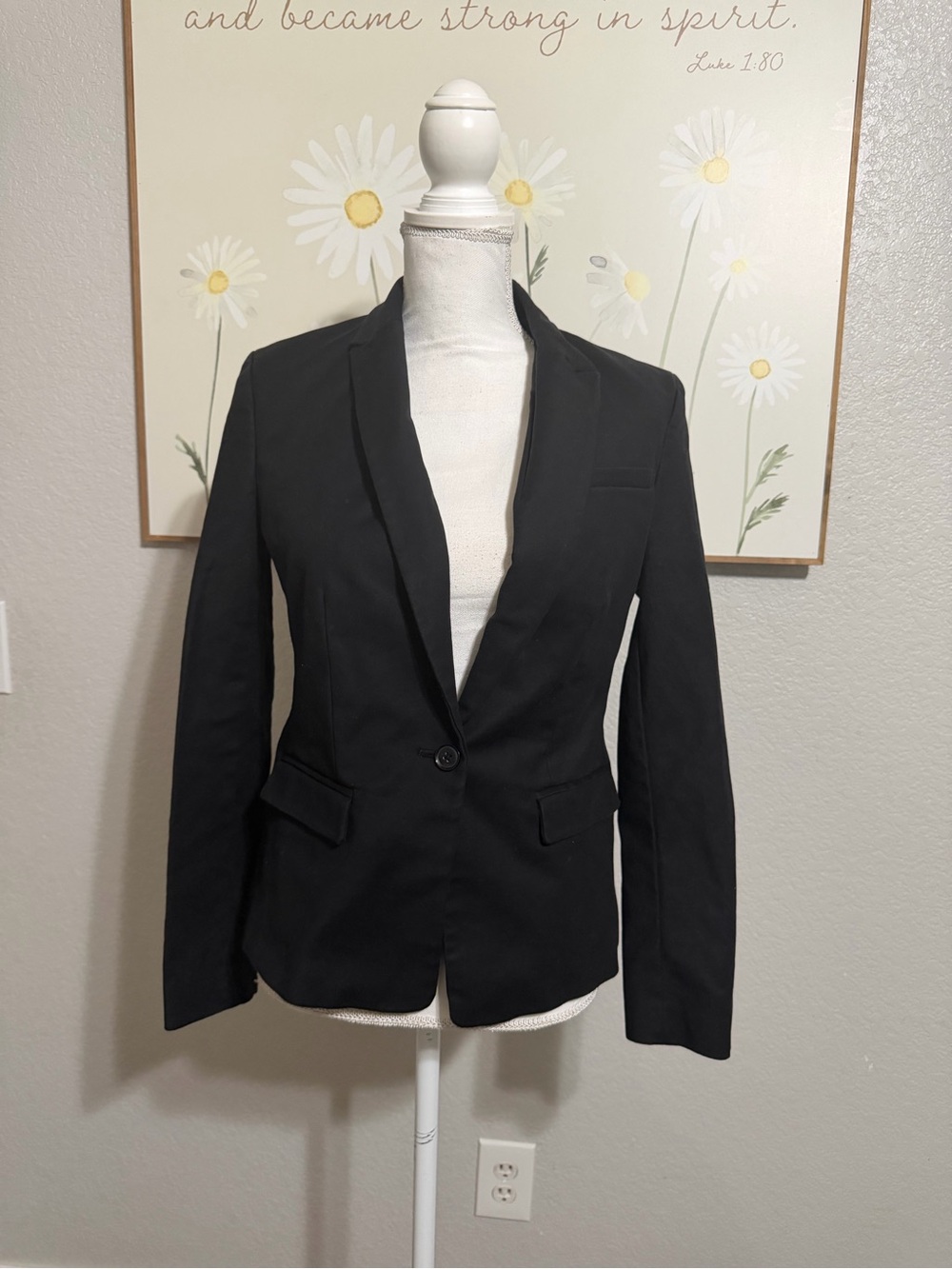 Classic Black Women's Blazer -Button Jacket banana Republic size 6